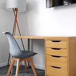 Centre 9 With Kitchenette, Free Wifi And Smart Tv With Netflix By Yoko Apartment